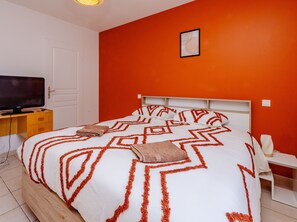 4 bedrooms, iron/ironing board, free WiFi