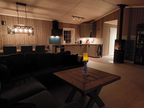 Cabin 23, bed linen included. Close to Kvitfjell and Hunderfossen!