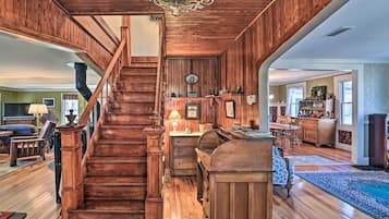 House, 5 Bedrooms | Interior