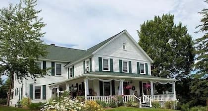 10 Mi To Gore Mountain: Home In Adirondack Park 5 Bedroom Home