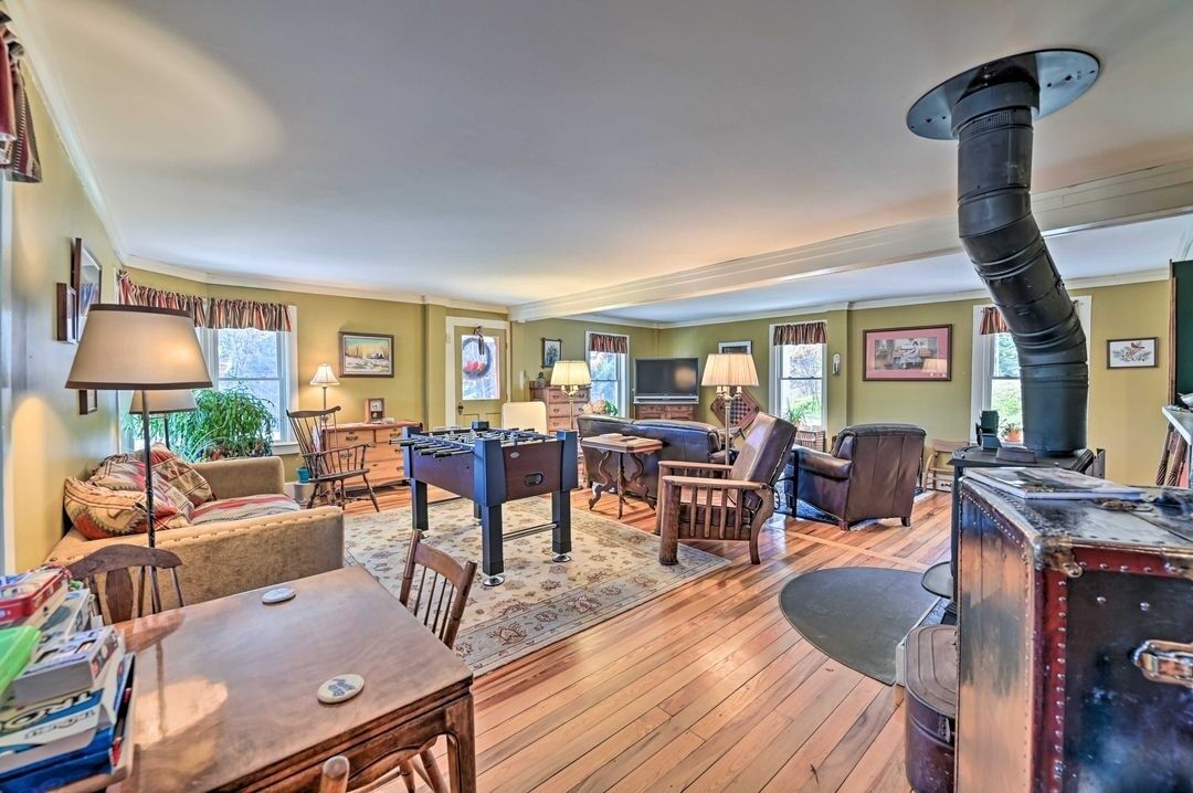 House, 5 Bedrooms | Living area | Smart TV, streaming services