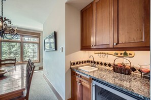 公寓客房, 3 間臥室 | 私人廚房 | 電冰箱、烤箱、咖啡機/沖茶器、烤麵包機