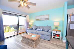 Apartment, 2 Bedrooms | Living area