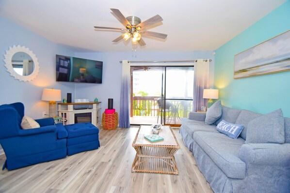 Apartment, 2 Bedrooms | Living area