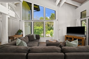 Condo, 3 Bedrooms | Living area | Smart TV