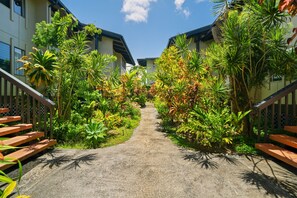 Property grounds - Kauai Mauna Kai F26 3 Bedroom Condo (Princeville)