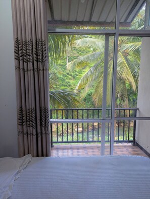 2 bedrooms, iron/ironing board, WiFi, bed sheets - Charming Tea Garden Stay – 2 Bed Rooms Near Demodara Railway Loop (Demodara)