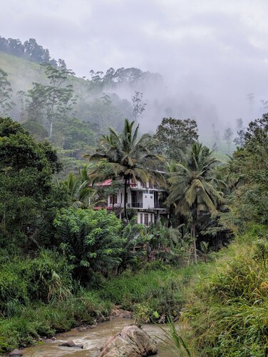 Charming Tea Garden Stay – 2 Bed Rooms Near Demodara Railway Loop