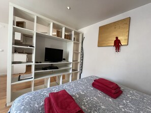 Iron/ironing board, free WiFi, bed sheets