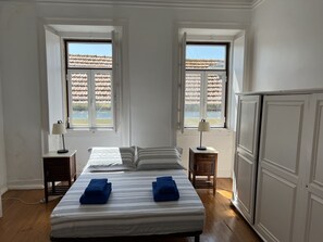 3 makuuhuonetta, silitysrauta/-lauta, ilmainen Wi-Fi, vuodevaatteet