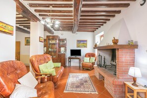 Family Apartment, Multiple Bedrooms (Appartment With Pool And Garden) | Living area - Borgo Panicale Apartments (Panicale)