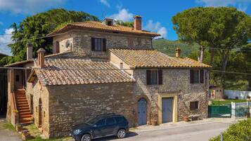 Mặt tiền nơi lưu trú