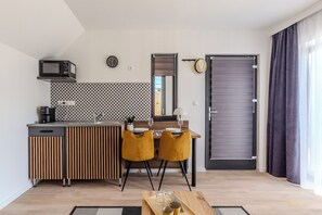 Luxury-Apartment, Mehrere Schlafzimmer (Fulop Panzio-Vinyl Record Apartment) | Esszimmer