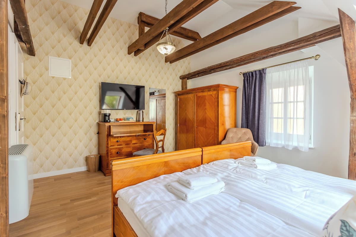 Luxury-Zimmer, Mehrere Schlafzimmer (Fulop Panzio-Goldenrod Room)
