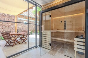 Luxury Apartment, 1 Bedroom, Microwave (Fulop Panzio-Blue Lagoon Apartment) | Sauna - Fülöp Panzió (Revfulop)