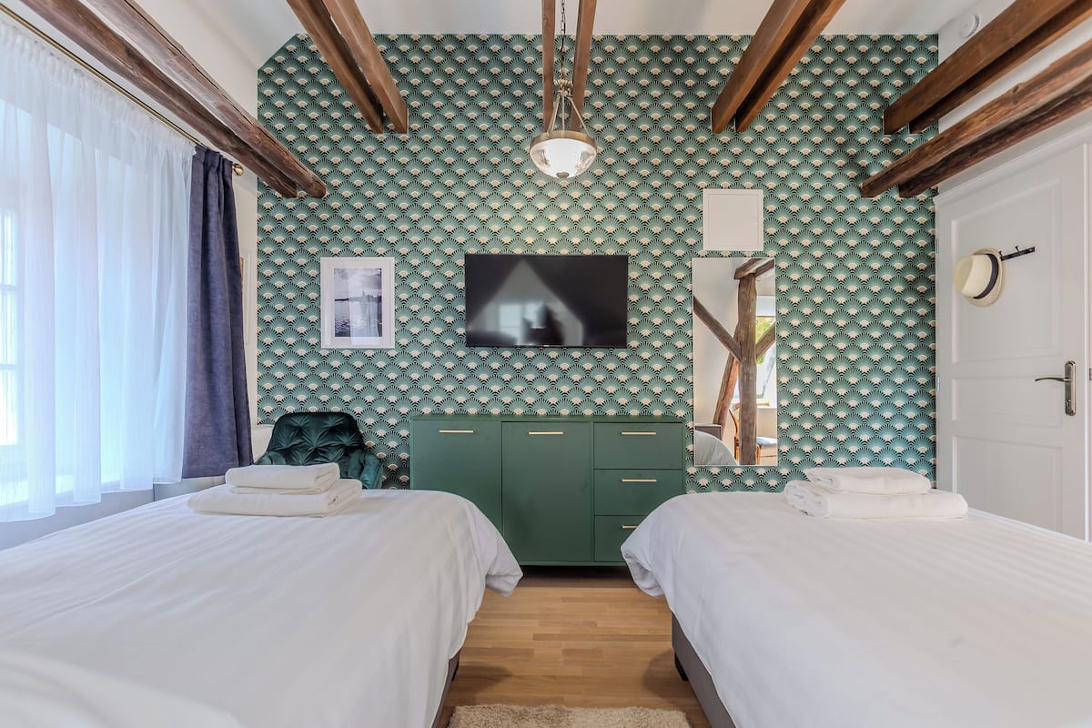 Luxe kamer, 1 slaapkamer (Fulop Panzio-Green Lizard Room) | 1 slaapkamer, gratis wifi, beddengoed