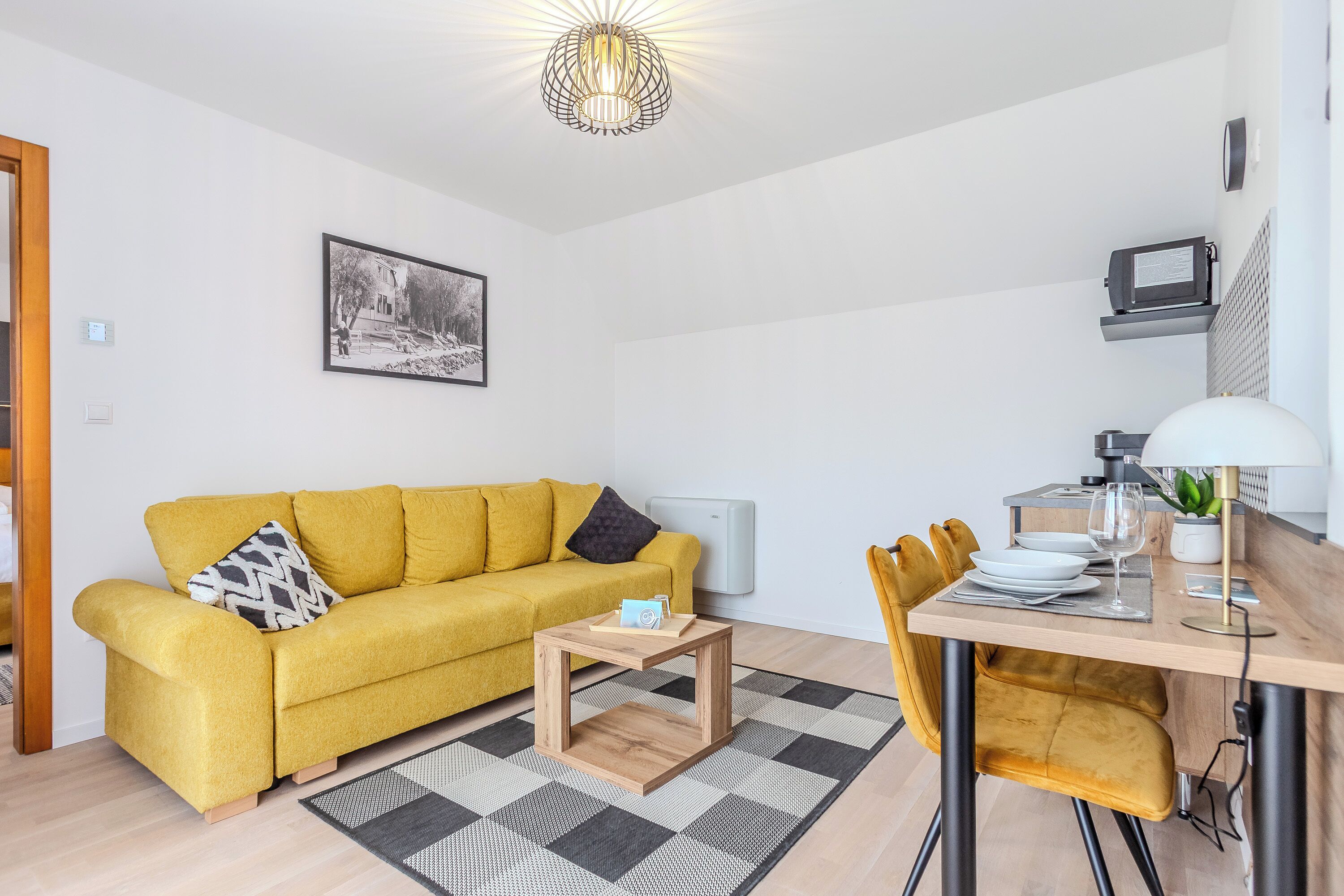 Luxury-Apartment, Mehrere Schlafzimmer (Fulop Panzio-Vinyl Record Apartment) | Wohnbereich
