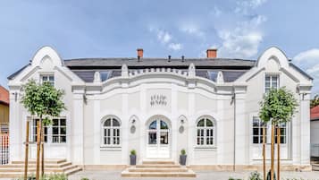 Luxury Room, Multiple Bedrooms (Fulop Panzio-Purple Orchid Room) | Exterior