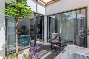 Appartement Luxe, plusieurs chambres (Fulop Panzio-Blue Lagoon Apartment) | Terrasse/Patio