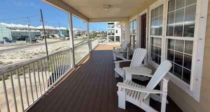 "Mainsail" New Listing Cozy Beach Home! Stunning Views of the Gulf! Elevator