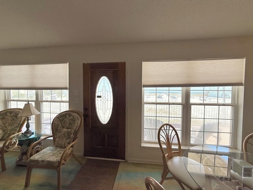 "Mainsail" New Listing Cozy Beach Home! Stunning Views of the Gulf! Elevator