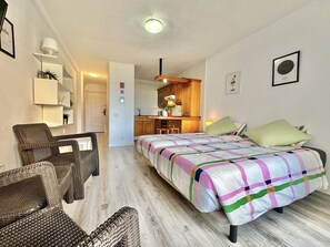 1 bedroom, iron/ironing board