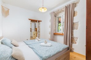 2 habitaciones, tabla de planchar con plancha, wifi y ropa de cama 