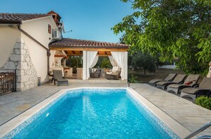 Pool - Casa Marilu - Nature Escape in a charming holiday house with private Pool & kids’ playground, ideal for families (Kunj)