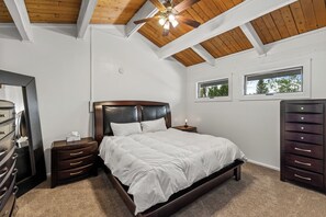 3 bedrooms, desk, internet, bed sheets