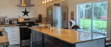 Micro-ondes, four, plaque de cuisson, lave-vaisselle