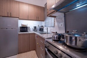 Micro-ondes, four, plaque de cuisson, lave-vaisselle