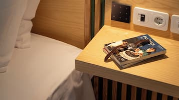 Desk, laptop workspace, free WiFi