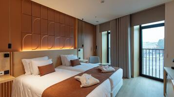 Desk, laptop workspace, free WiFi