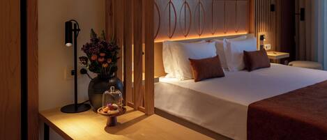 Desk, laptop workspace, free WiFi