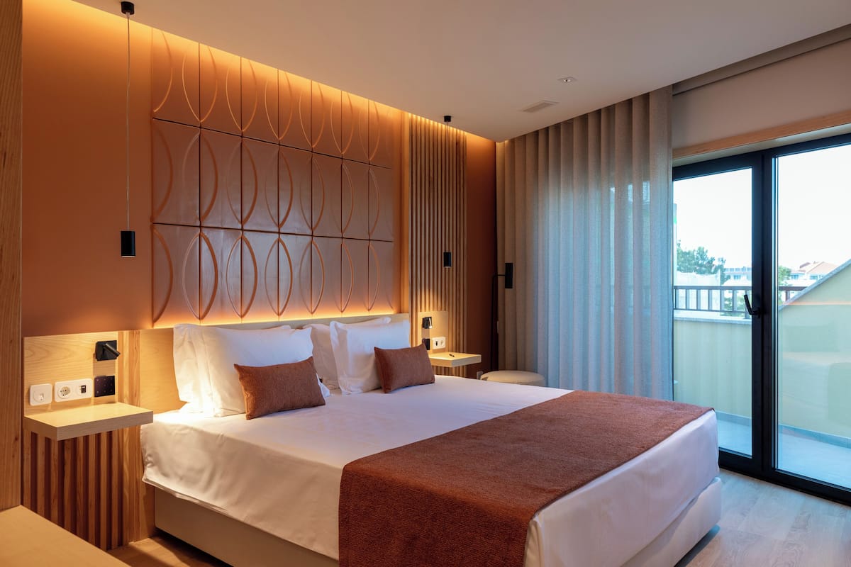 Double Room, Balcony, Canal View | Desk, laptop workspace, free WiFi
