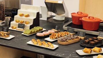 Free daily buffet breakfast