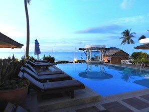 Outdoor pool - The Beachfront Hostel (Koh Samui)