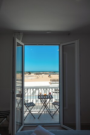 Interior - Modern accommodation for those who want comfort, convenience and a postcard view. (Scoglitti)