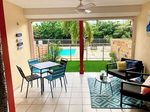 Outdoor dining - Charming studio in the very pleasant district of Orient Bay (SAINT MARTIN)