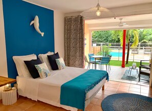 Tabla de planchar con plancha, wifi y ropa de cama 