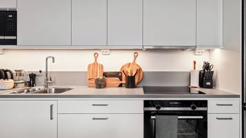 KylskÄp, mikrovÄgsugn, ugn och spishÀll