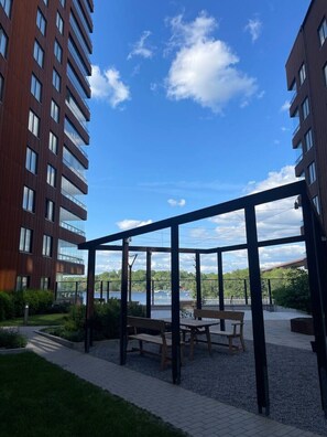 Outdoor dining - Stylish Luxe home by the water (Stockholms län)
