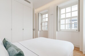 Apartamento | 1 dormitorio y tabla de planchar con plancha