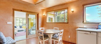 Near Golf, Trails & Parks: Lush Pinole Retreat
