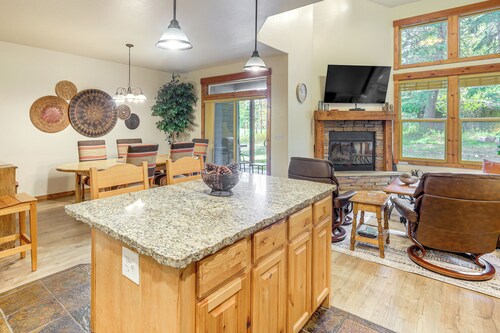 1 Mi to Ponderosa State Park: Condo w/ Pool Access