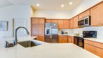 House (3 Bedrooms) | Interior