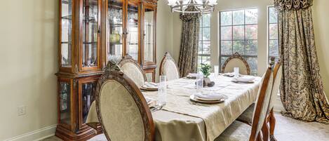 House (4 Bedrooms) | Interior