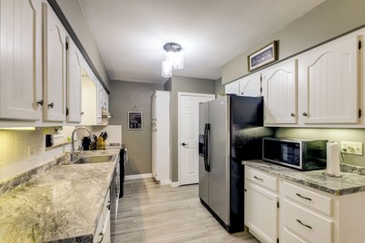 10 Mi to Dtwn Cincinnati: Home w/ Patio & Yard!