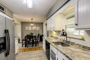 Interior - 10 Mi to Dtwn Cincinnati: Home w/ Patio & Yard! (Cincinnati)