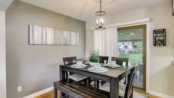 House (2 Bedrooms) | Interior